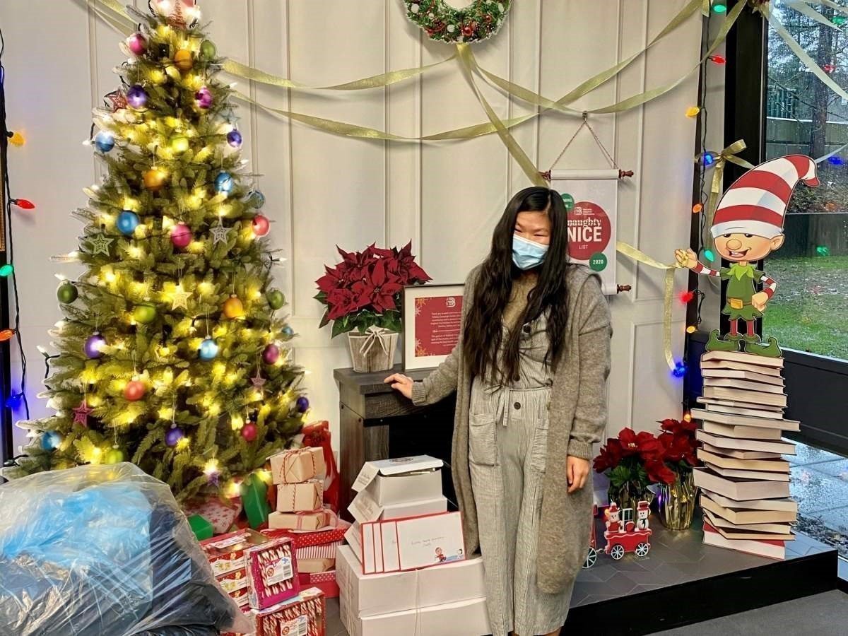 ER Volunteer and Community Members Come Together to Spread Holiday Cheer for Frontline